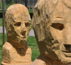 bayerische Holzbildhauer zeigen Gesicht