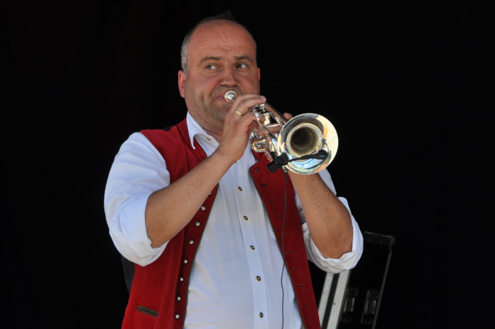 bayernblech.de
Bayernblech
Blechbläser-Duo mit Trompete, Tuba und Alphorn bayernblech.de
Bayernblech
Blechbläser-Duo mit Trompete, Tuba und Alphorn