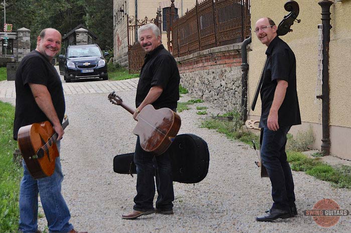 swing-guitars.com
SWING GUITARS
Roland Schrüfer - Ferry Baierl - Reinhold Grassl swing-guitars.com
SWING GUITARS
Roland Schrüfer - Ferry Baierl - Reinhold Grassl